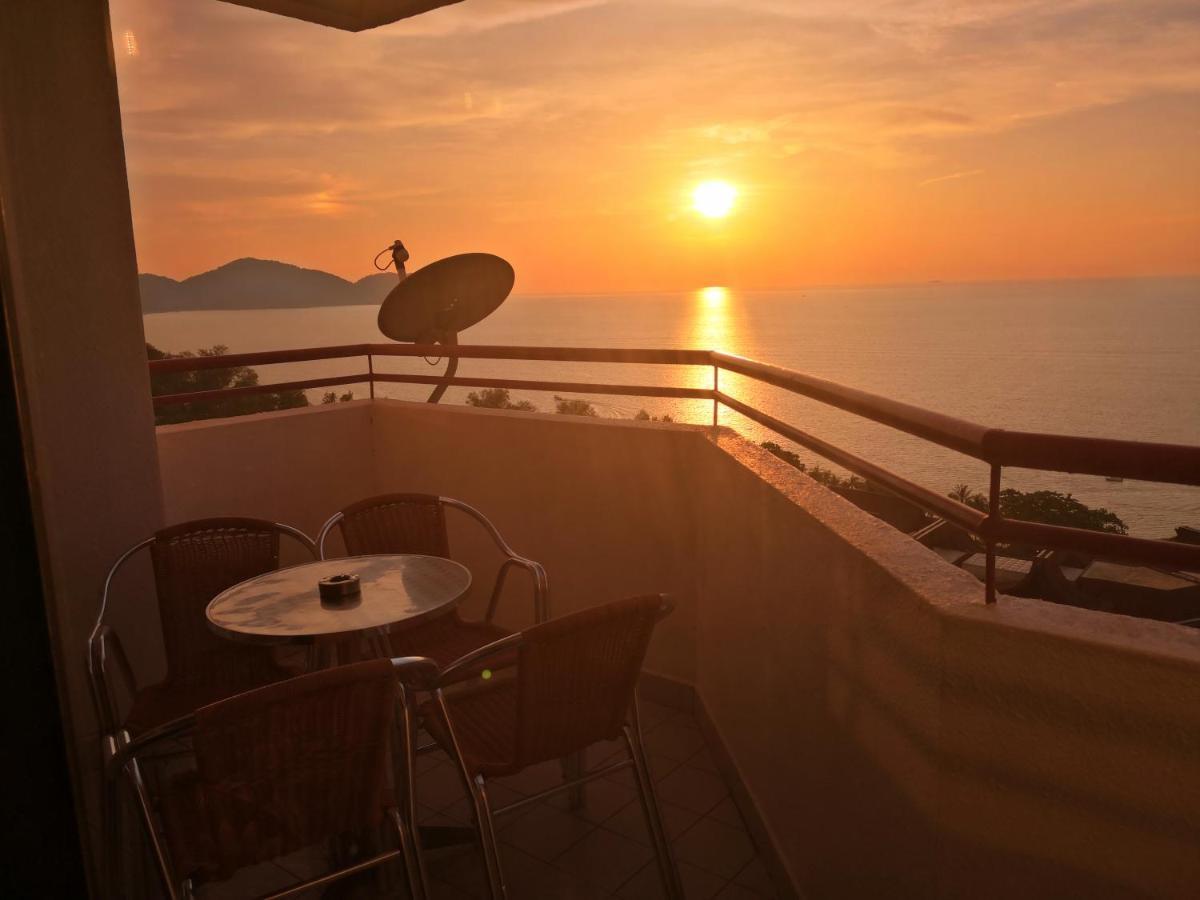 Green Ocean Seaview Apartment Batu Feringgi Luaran gambar