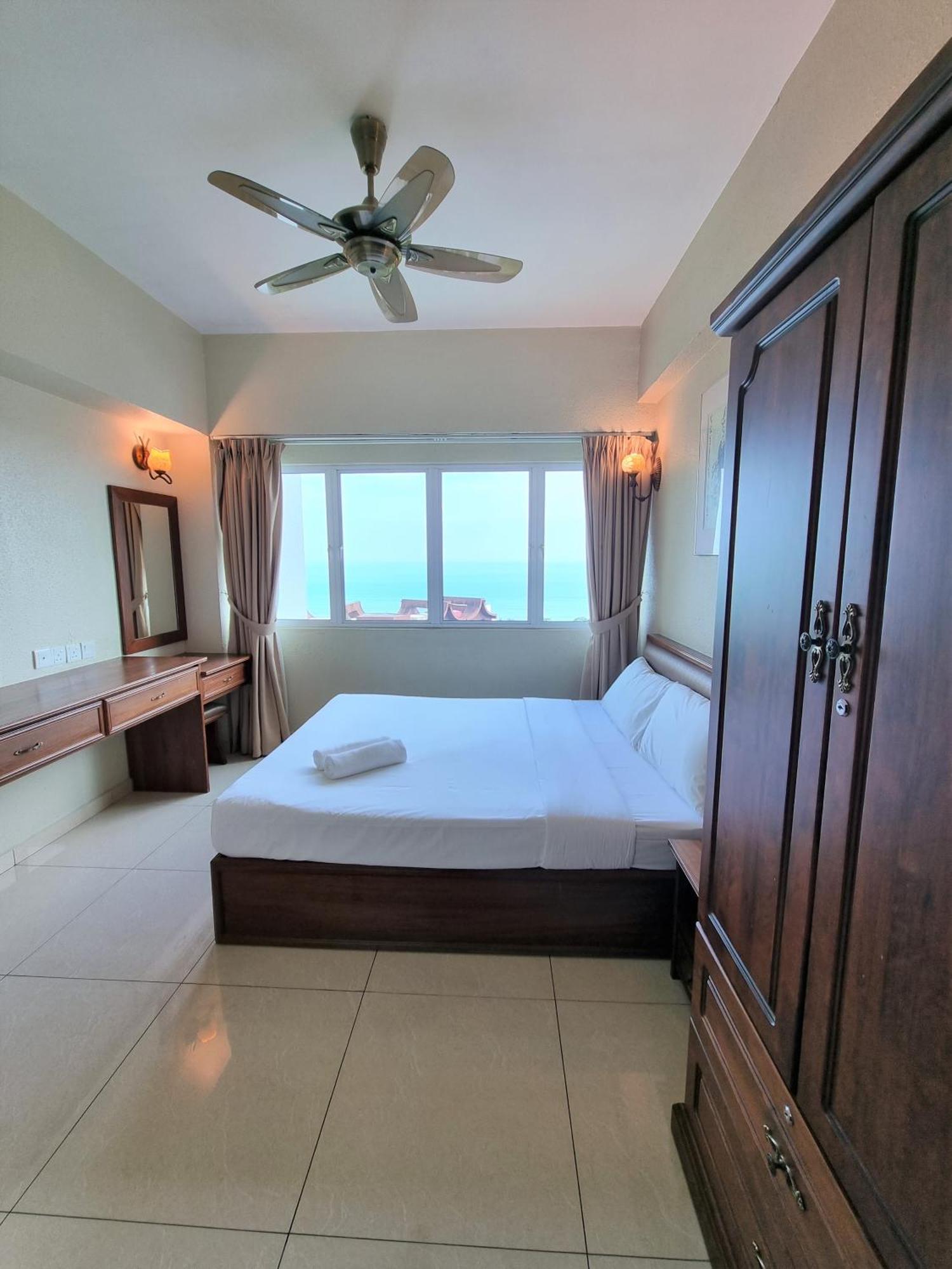 Green Ocean Seaview Apartment Batu Feringgi Luaran gambar