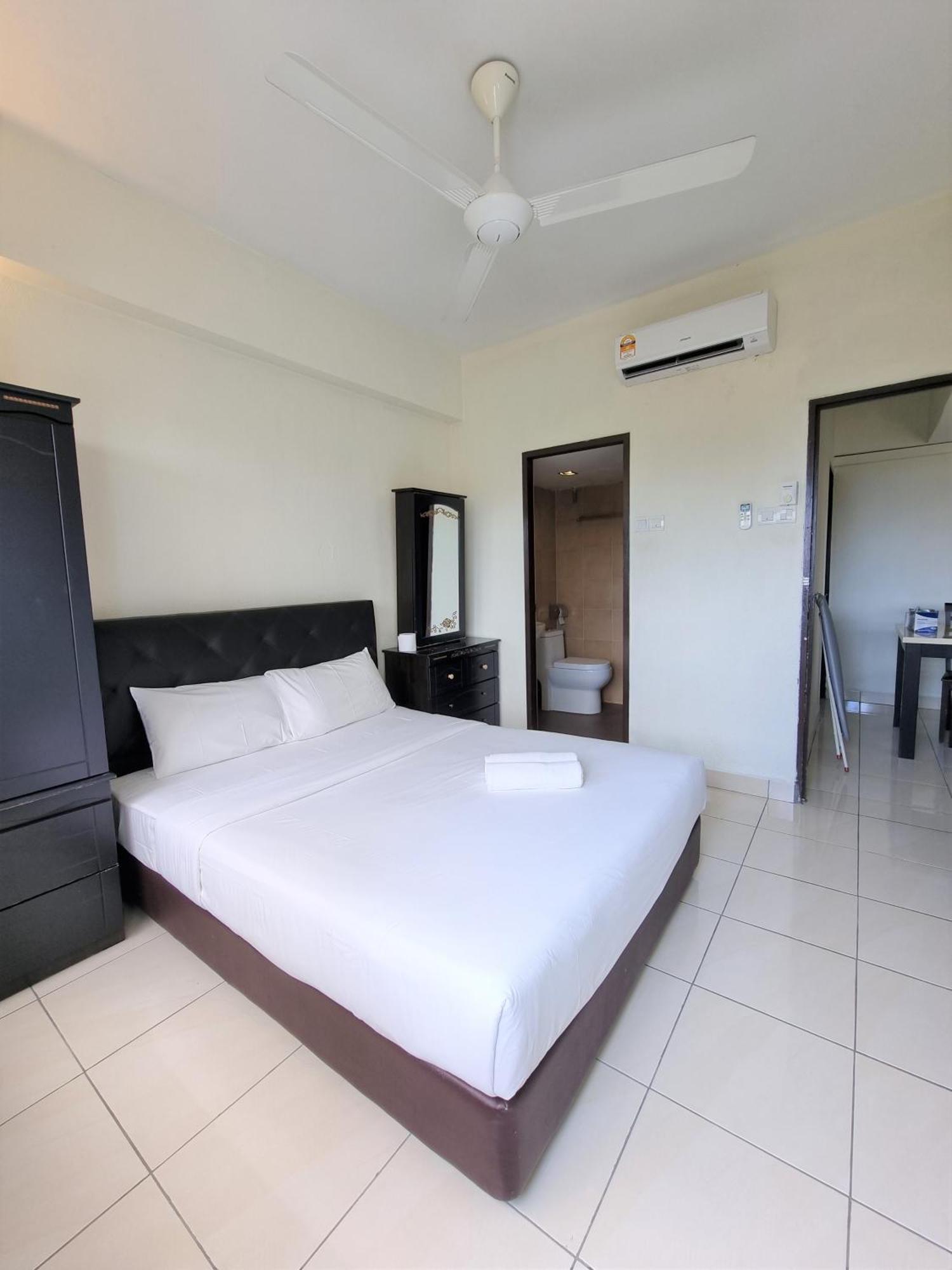 Green Ocean Seaview Apartment Batu Feringgi Luaran gambar