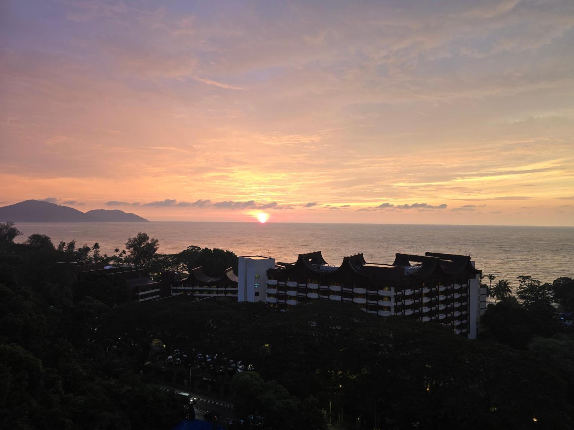 Green Ocean Seaview Apartment Batu Feringgi Luaran gambar