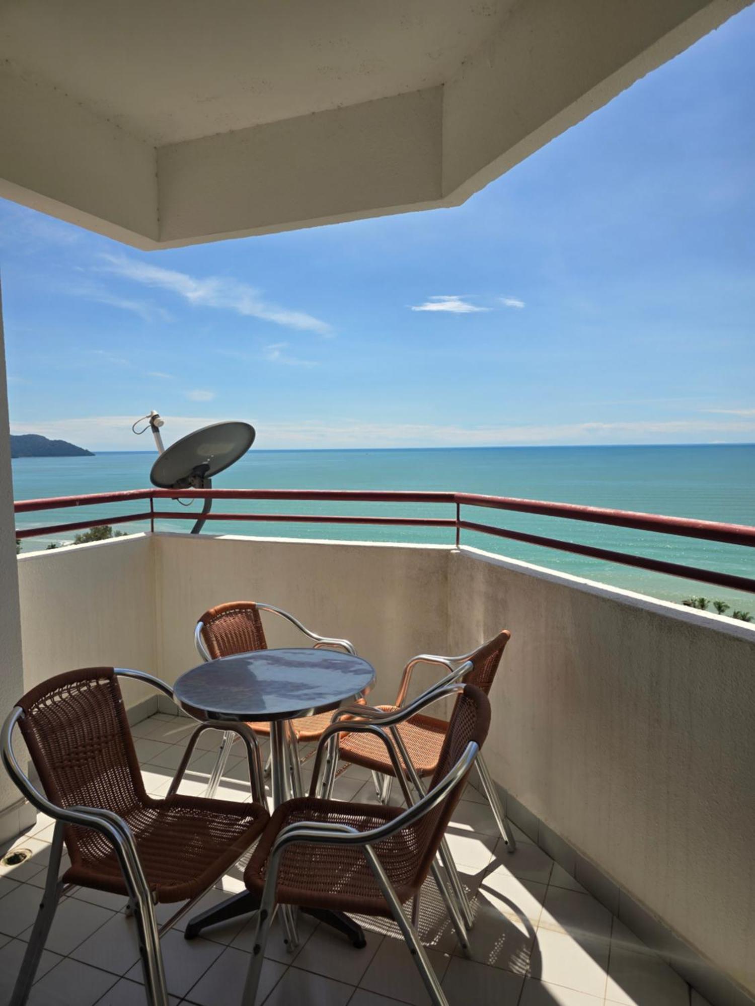 Green Ocean Seaview Apartment Batu Feringgi Luaran gambar